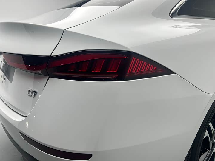 Фото 12 - Roewe D7