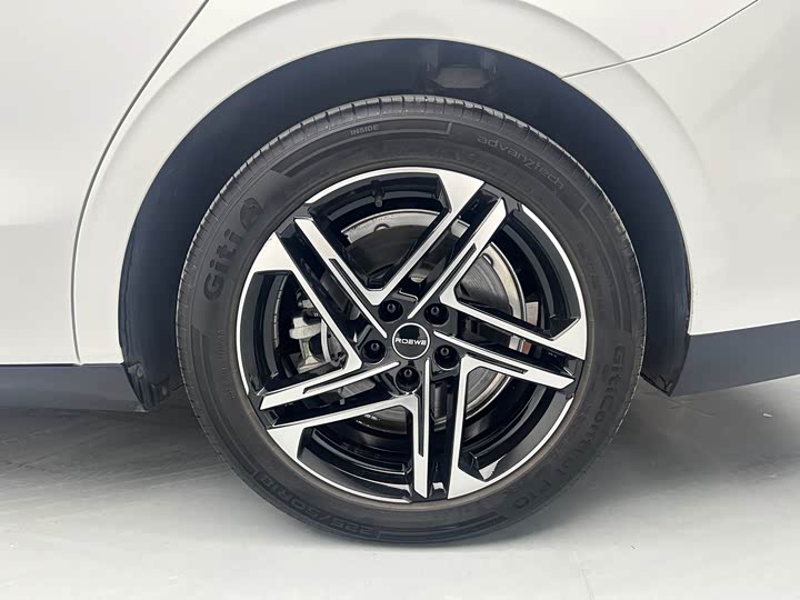 Фото 19 - Roewe D7