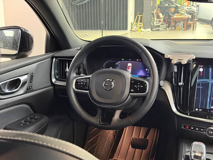 Фото 11 - Volvo S60