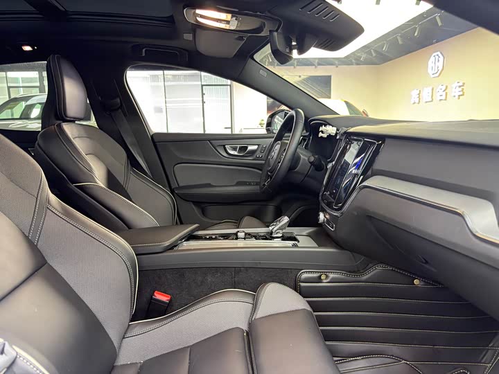 Фото 14 - Volvo S60