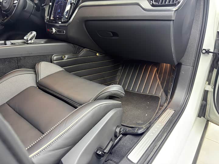 Фото 15 - Volvo S60