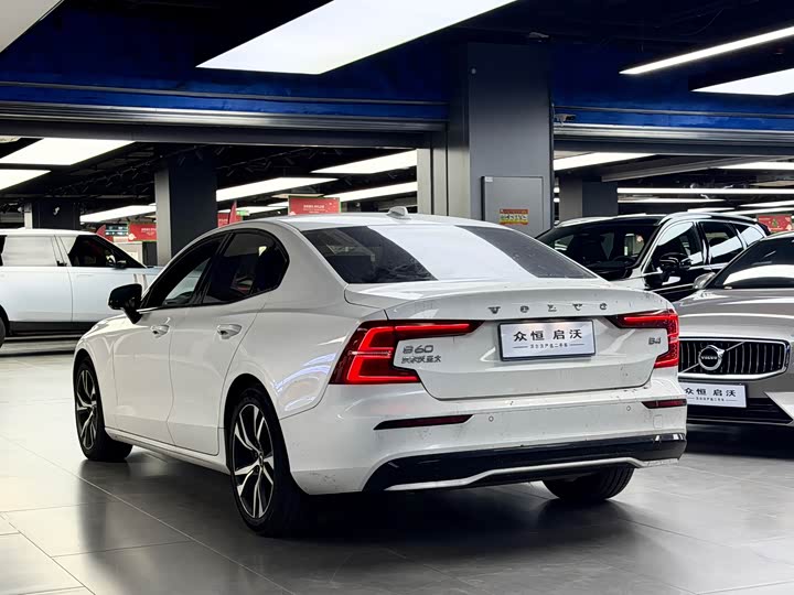 Фото 4 - Volvo S60