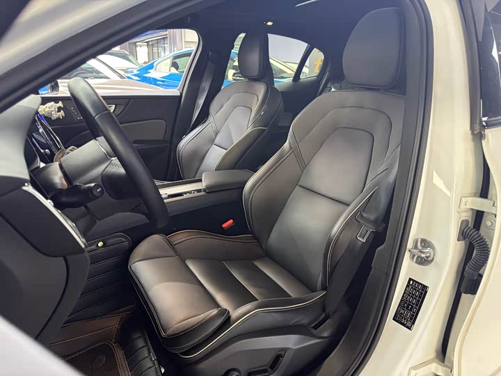 Фото 8 - Volvo S60