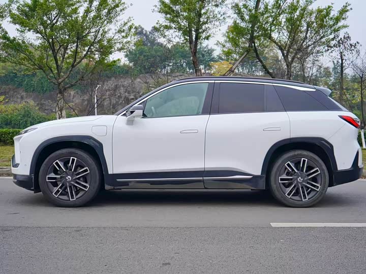 Фото 3 - Nio ES6