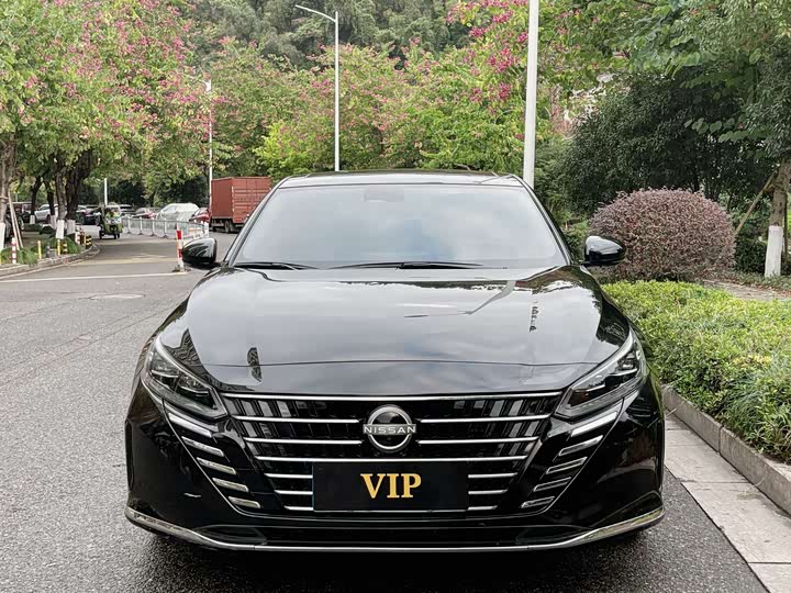 Фото 1 - Nissan Teana