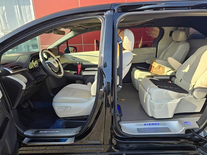 Фото 6 - Toyota Sienna