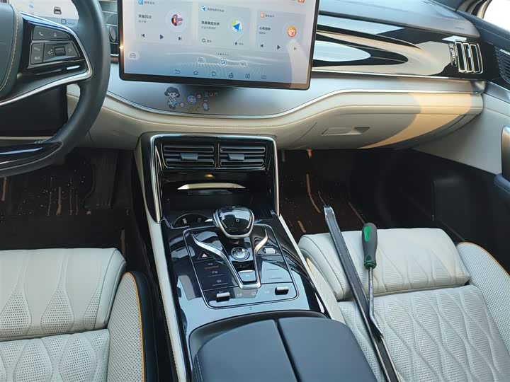 Фото 14 - BYD Tang Hybrid/EV