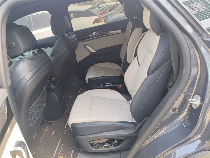 Фото 17 - BYD Tang Hybrid/EV