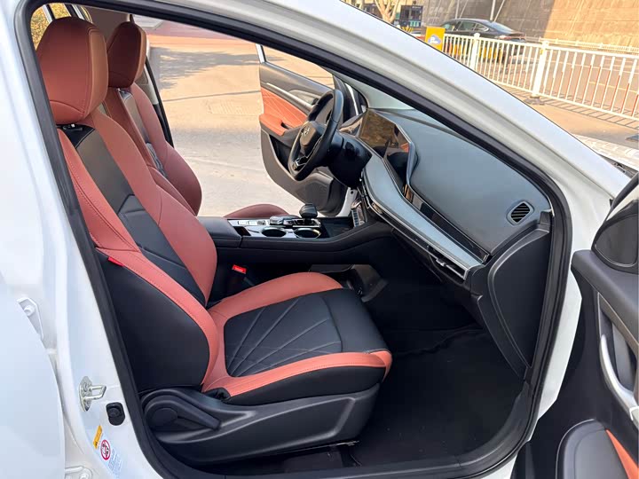 Фото 9 - Changan Eado Plus