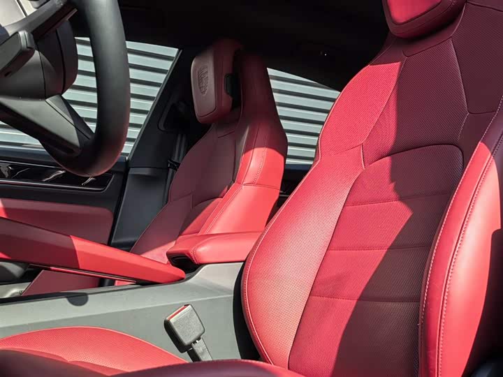 Фото 10 - Porsche Macan EV