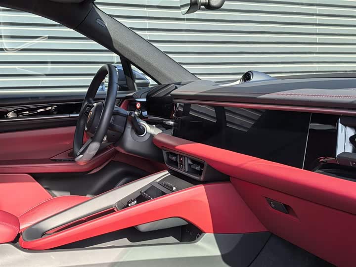 Фото 11 - Porsche Macan EV