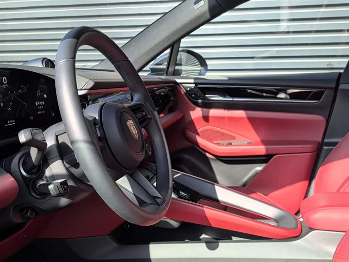 Фото 12 - Porsche Macan EV