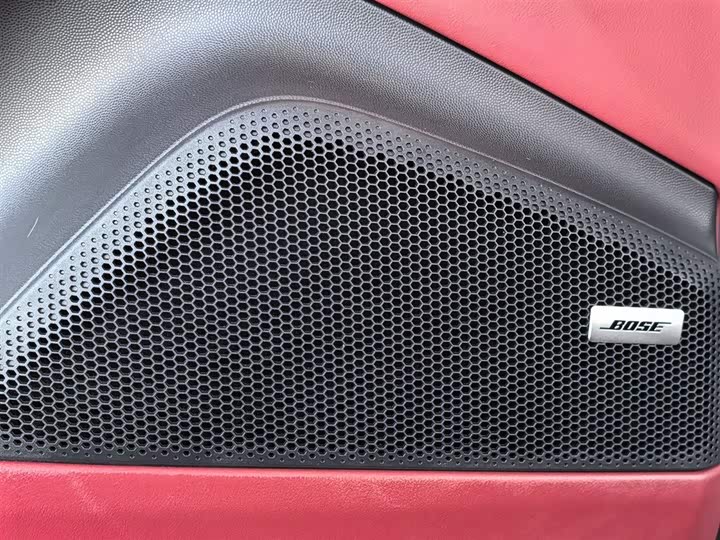 Фото 13 - Porsche Macan EV