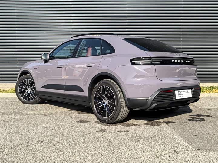 Фото 3 - Porsche Macan EV