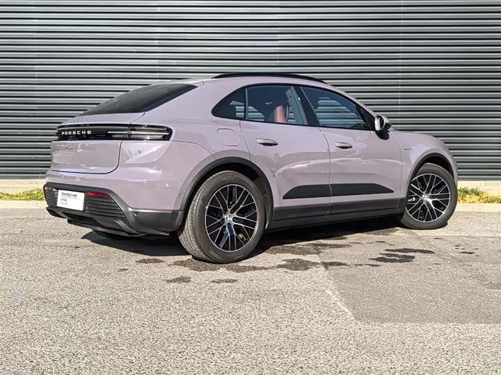 Фото 5 - Porsche Macan EV