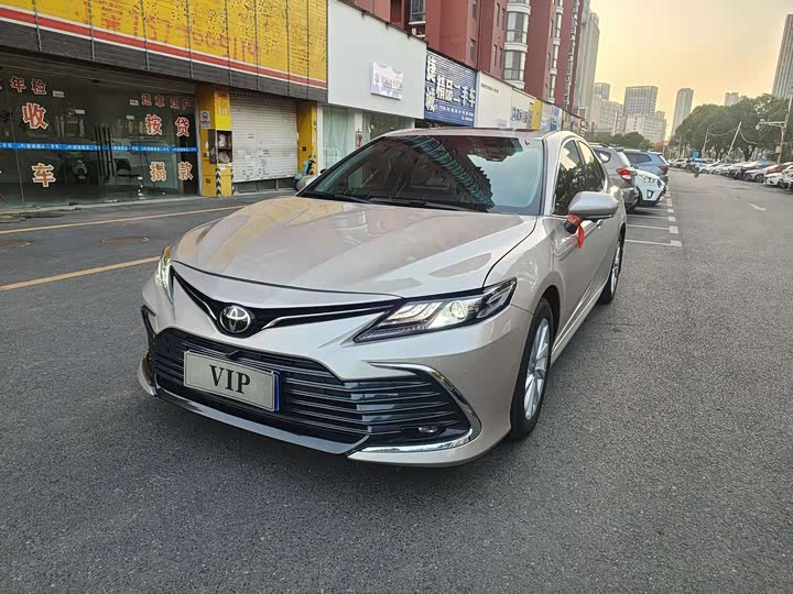 Фото 1 - Toyota Camry