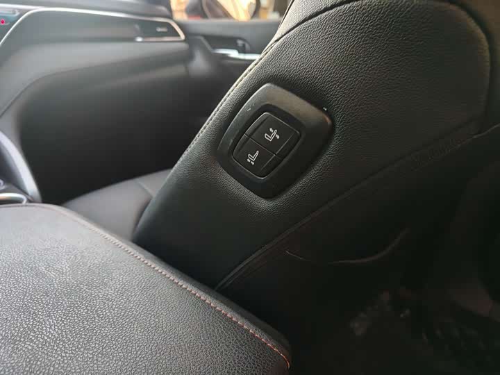 Фото 15 - Toyota Camry