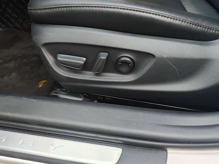 Фото 16 - Toyota Camry