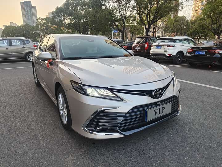 Фото 3 - Toyota Camry