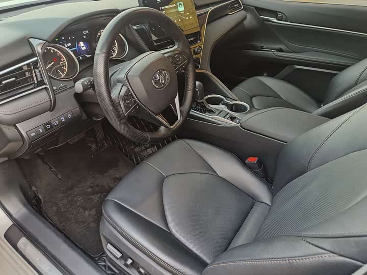 Фото 4 - Toyota Camry