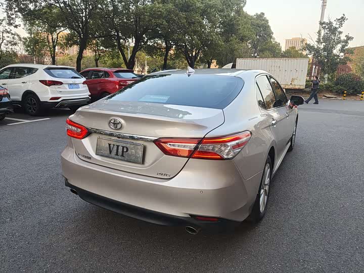 Фото 7 - Toyota Camry