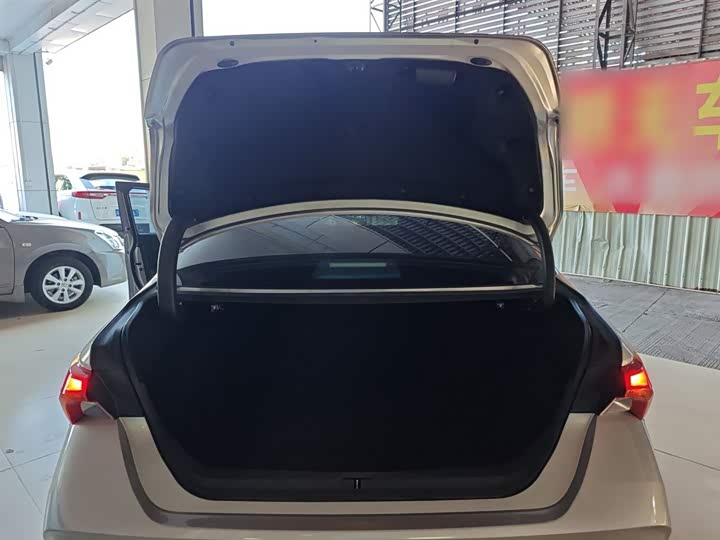 Фото 19 - Toyota Avalon