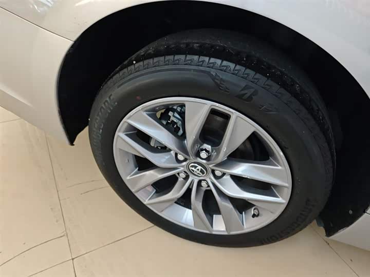 Фото 26 - Toyota Avalon