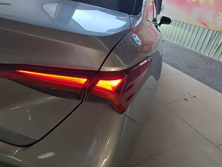 Фото 8 - Toyota Avalon