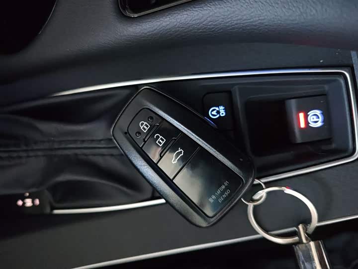 Фото 9 - Toyota Avalon