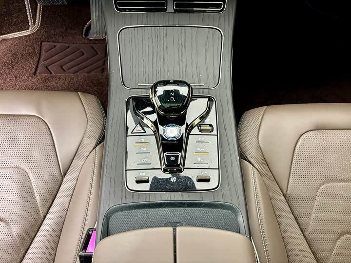 Фото 13 - BYD Han