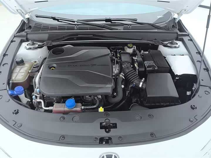 Фото 10 - Changan UNI-V