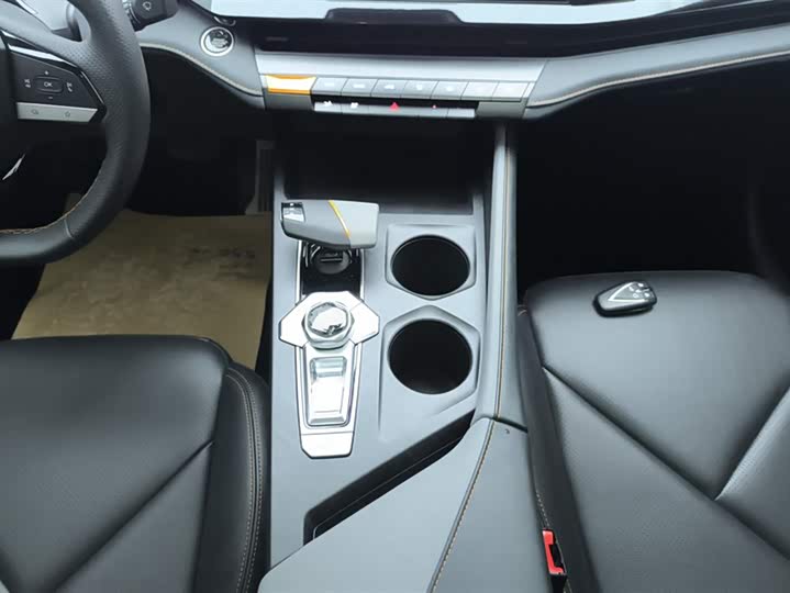 Фото 16 - Changan UNI-V