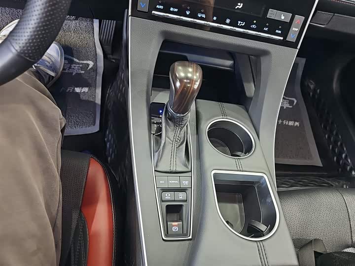 Фото 14 - Toyota Avalon