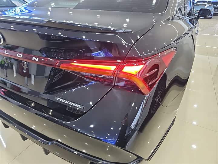 Фото 8 - Toyota Avalon