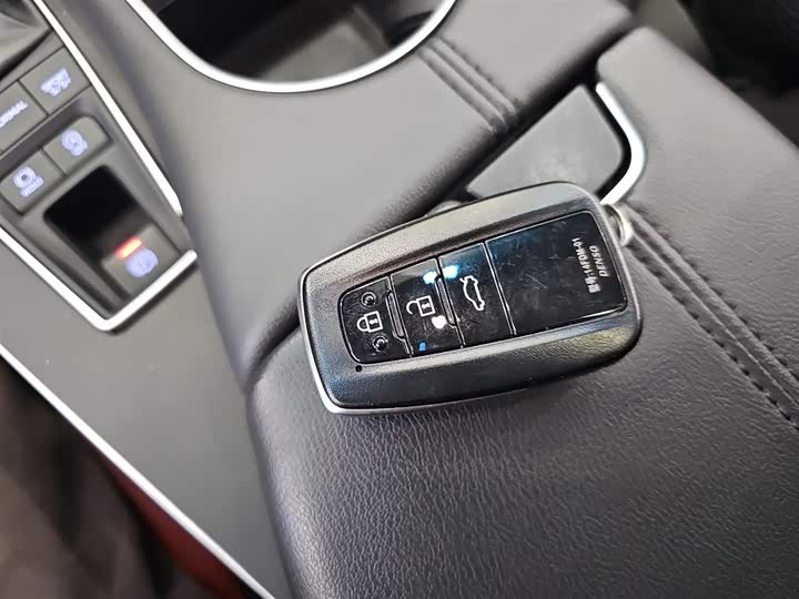 Фото 9 - Toyota Avalon