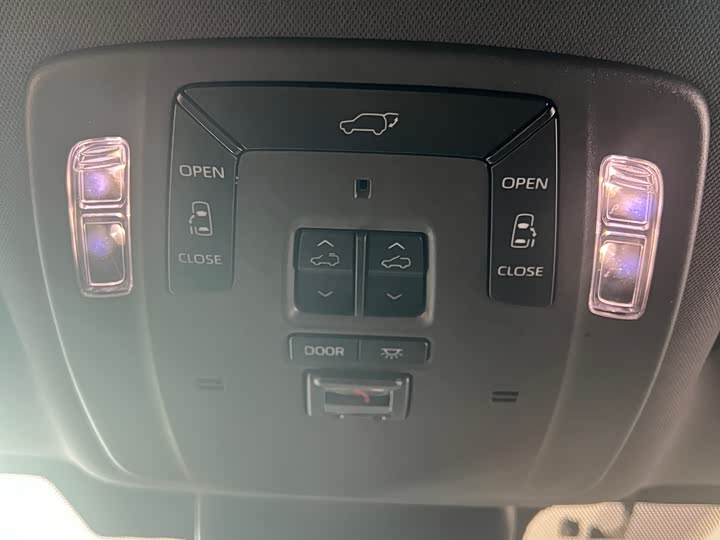 Фото 11 - Toyota Sienna