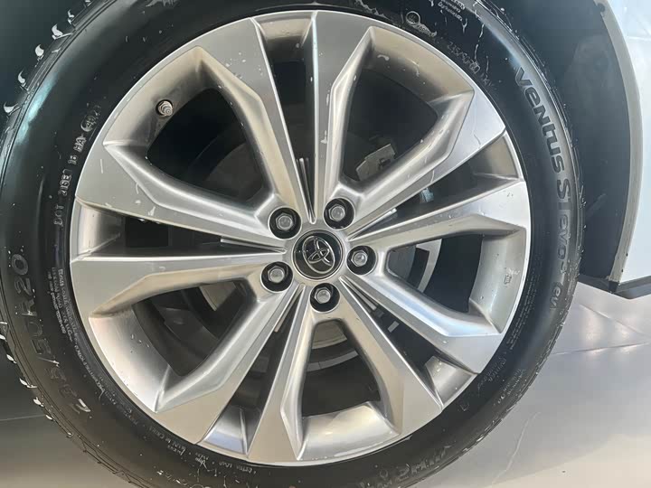 Фото 14 - Toyota Sienna