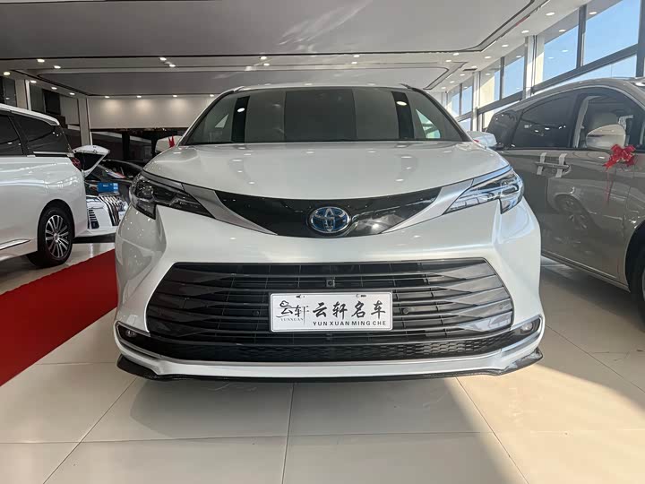 Фото 2 - Toyota Sienna