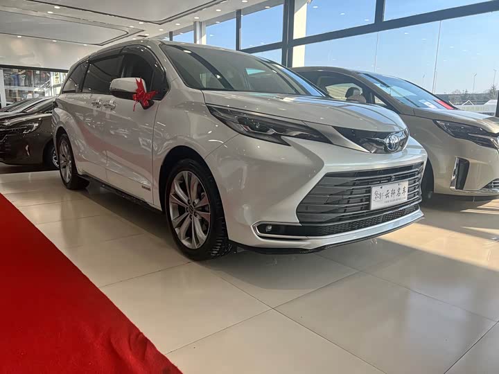 Фото 3 - Toyota Sienna