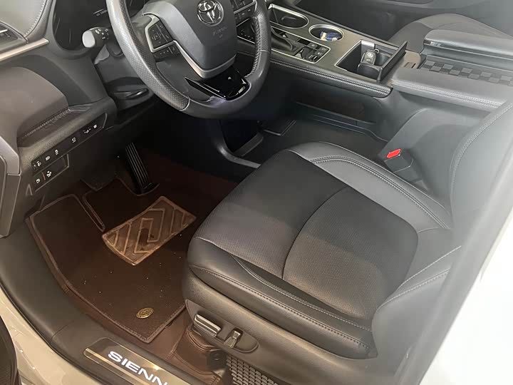 Фото 5 - Toyota Sienna