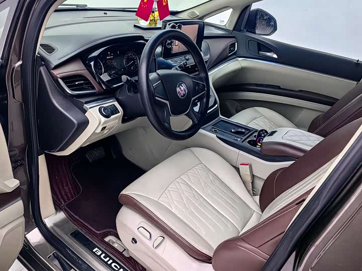 Фото 4 - Buick GL8 ES