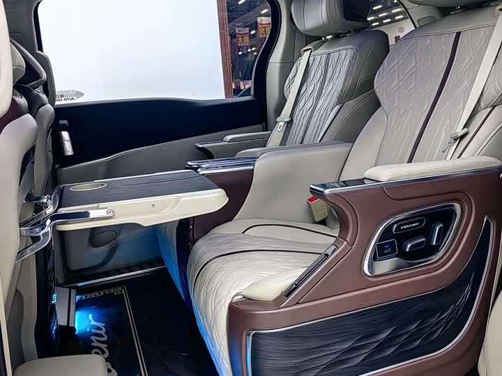 Фото 8 - Buick GL8 ES