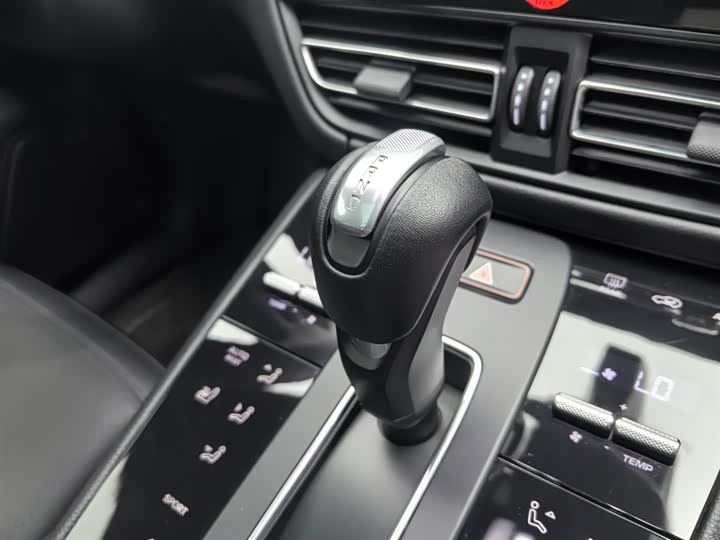 Фото 13 - Porsche Macan