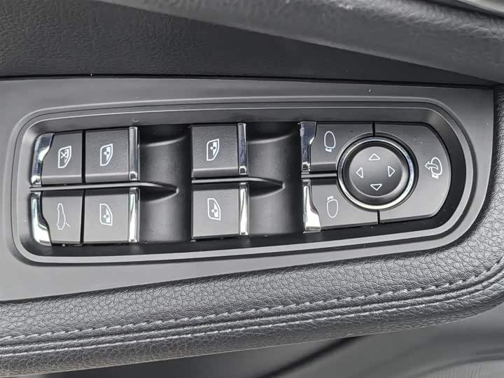 Фото 28 - Porsche Macan