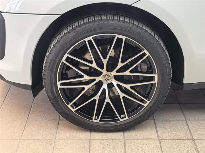 Фото 33 - Porsche Macan