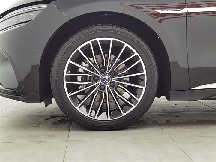 Фото 17 - BYD Han