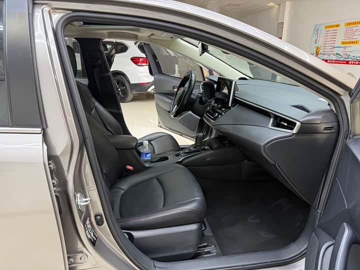 Фото 10 - Toyota Corolla