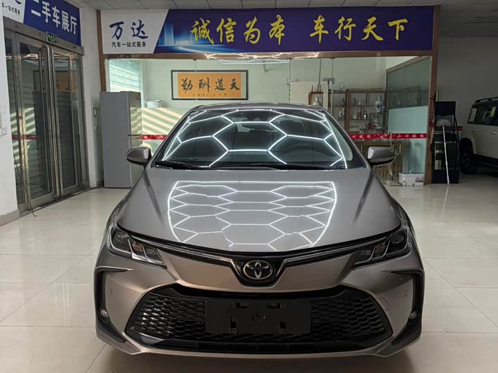 Фото 2 - Toyota Corolla