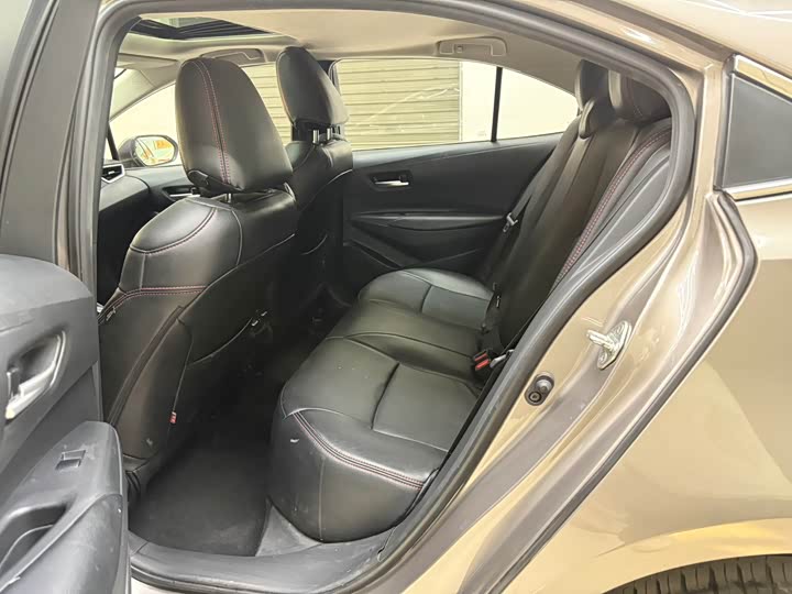 Фото 8 - Toyota Corolla