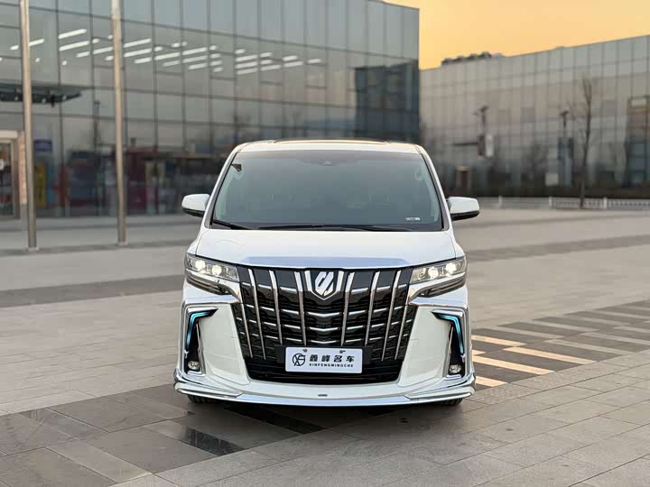 Фото 2 - Toyota Alphard